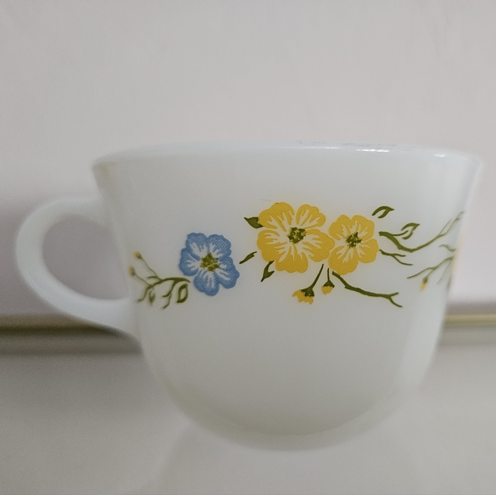 Milk Glass Pyrex cups from the 1980s Flirtation Pattern, 4 cups